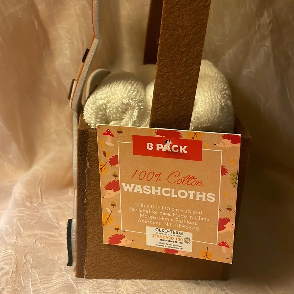 NWT- 3 pack washcloths 100% cotton in felt basket w/ raccoon on front